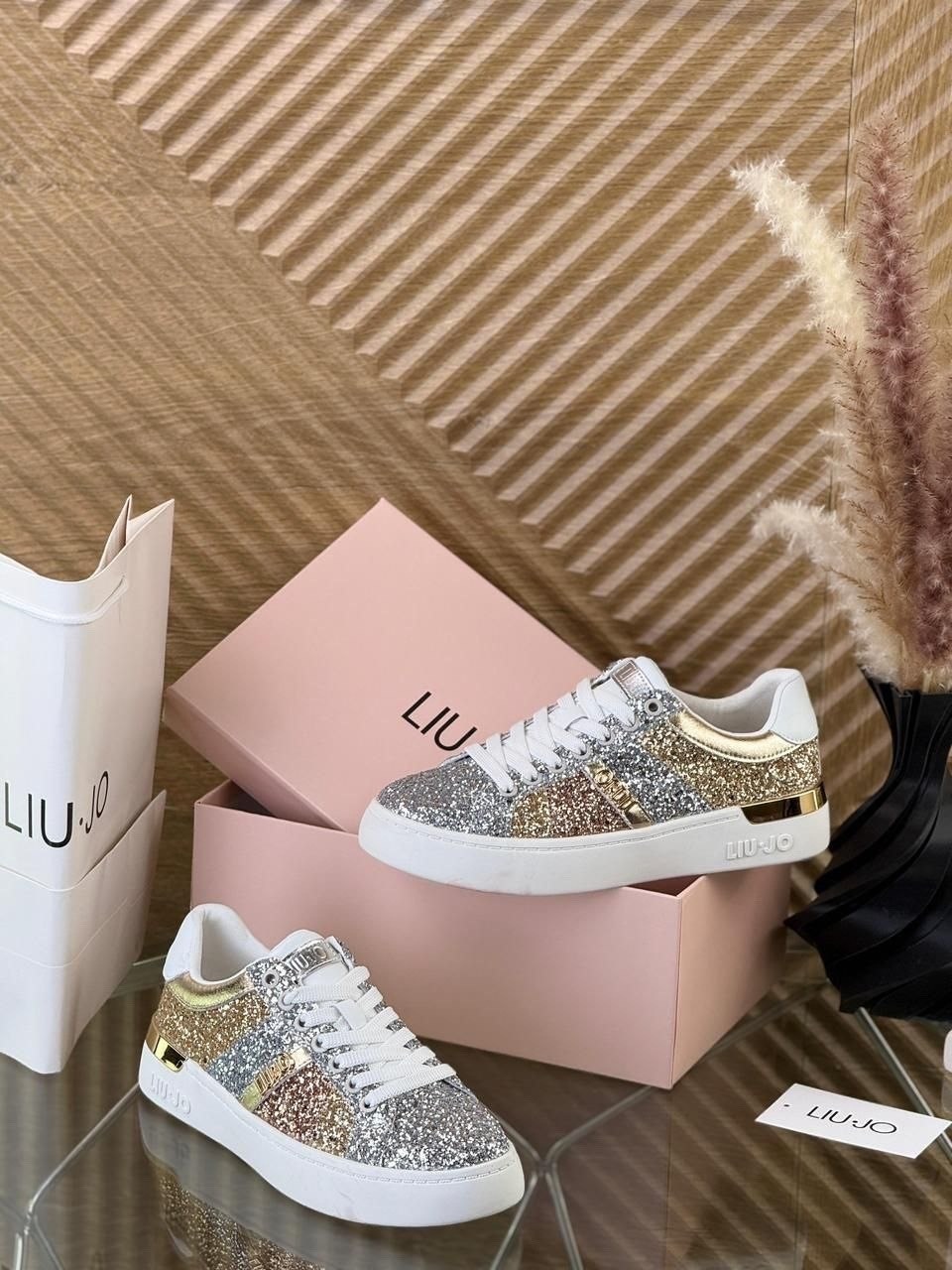 ,кроссовки женскиe,кроссовки со стразами,модная ,женская