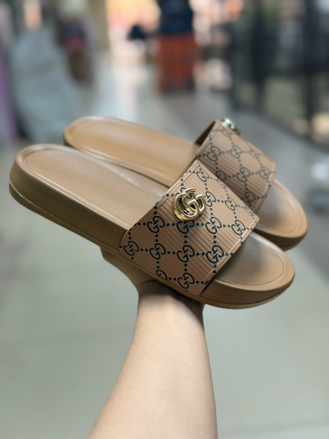 ,шлёпки гуччи женские,резиновые тапочки гуччи,шлепанцы gucci женские,тапки гуччи