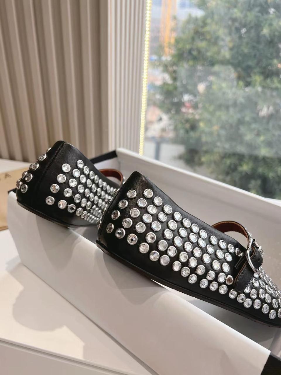 ,балетки alaia,туфли на плоской подошве,кожаные балетки,женские туфли лодочки