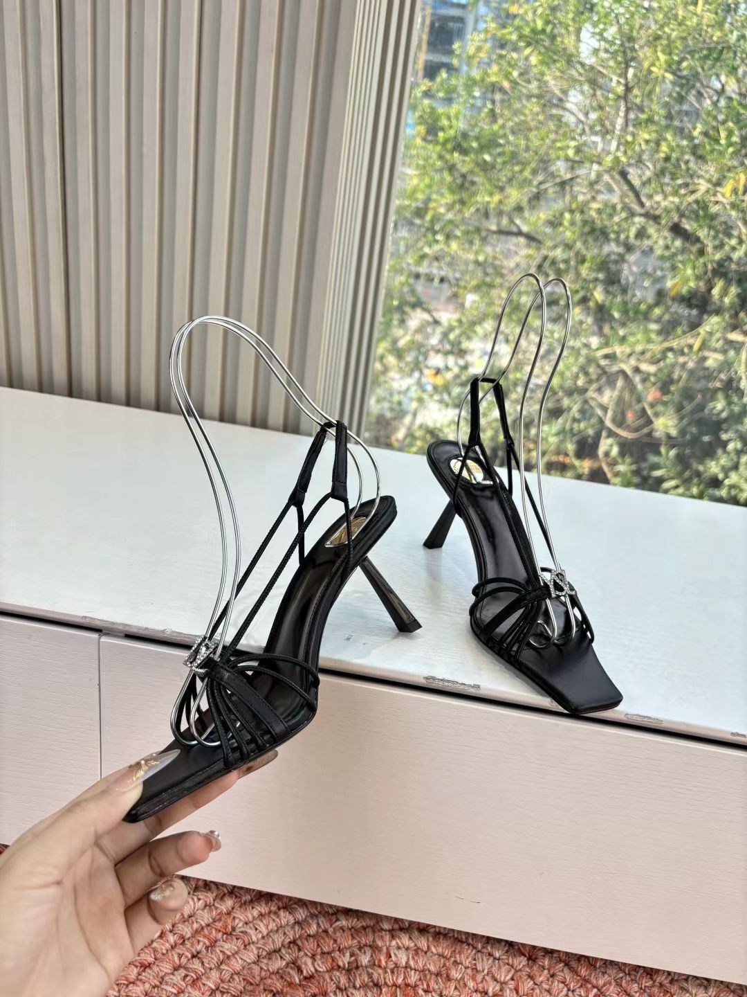 ,босоножки на каблуках,босоножки женские,женская ,туфли ив сен лоран с каблуком