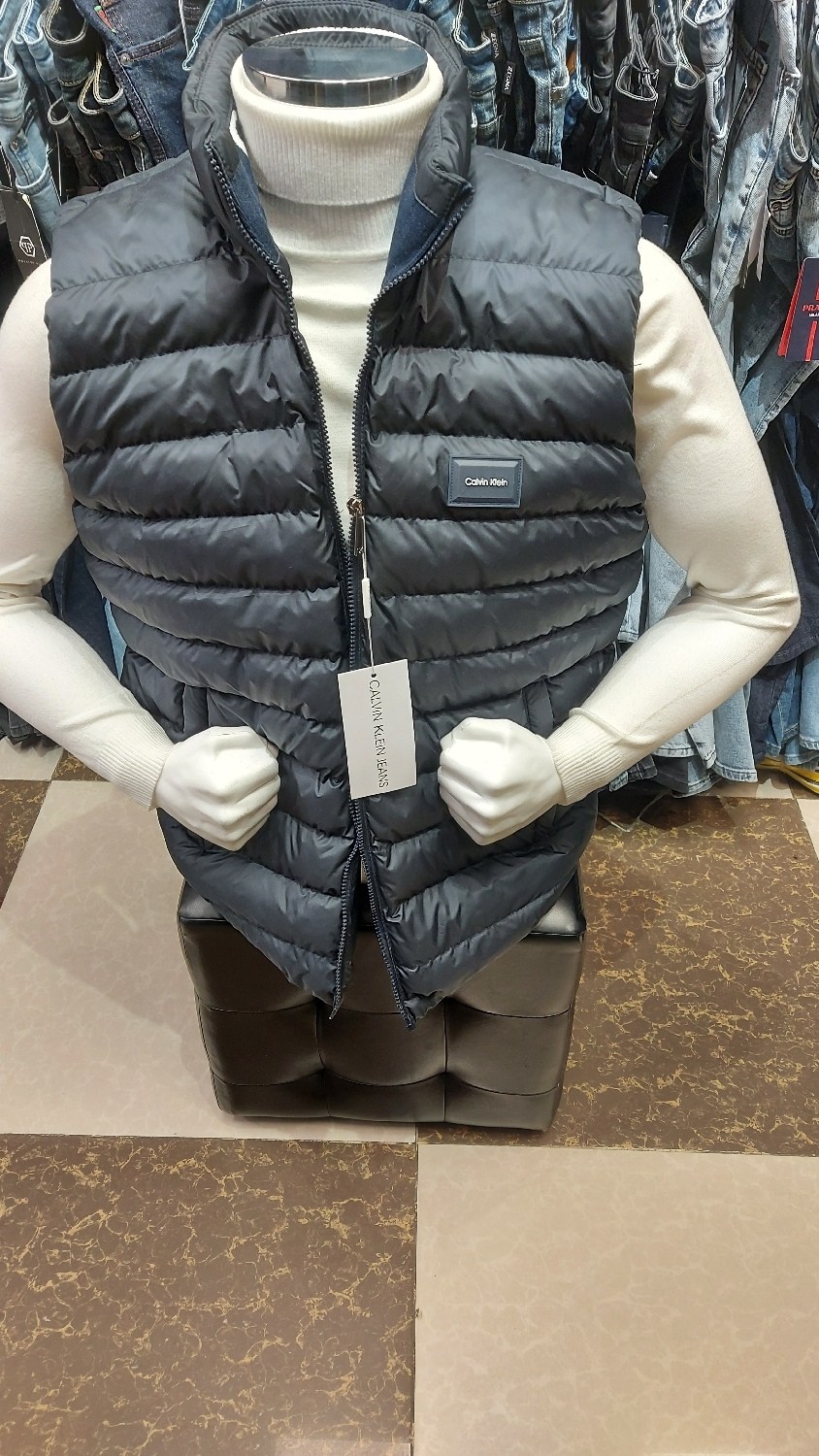 жилет мужской,мужские жилетки,жилетка кельвин кляйн мужская,жилетка хуго босс,мужская безрукавка