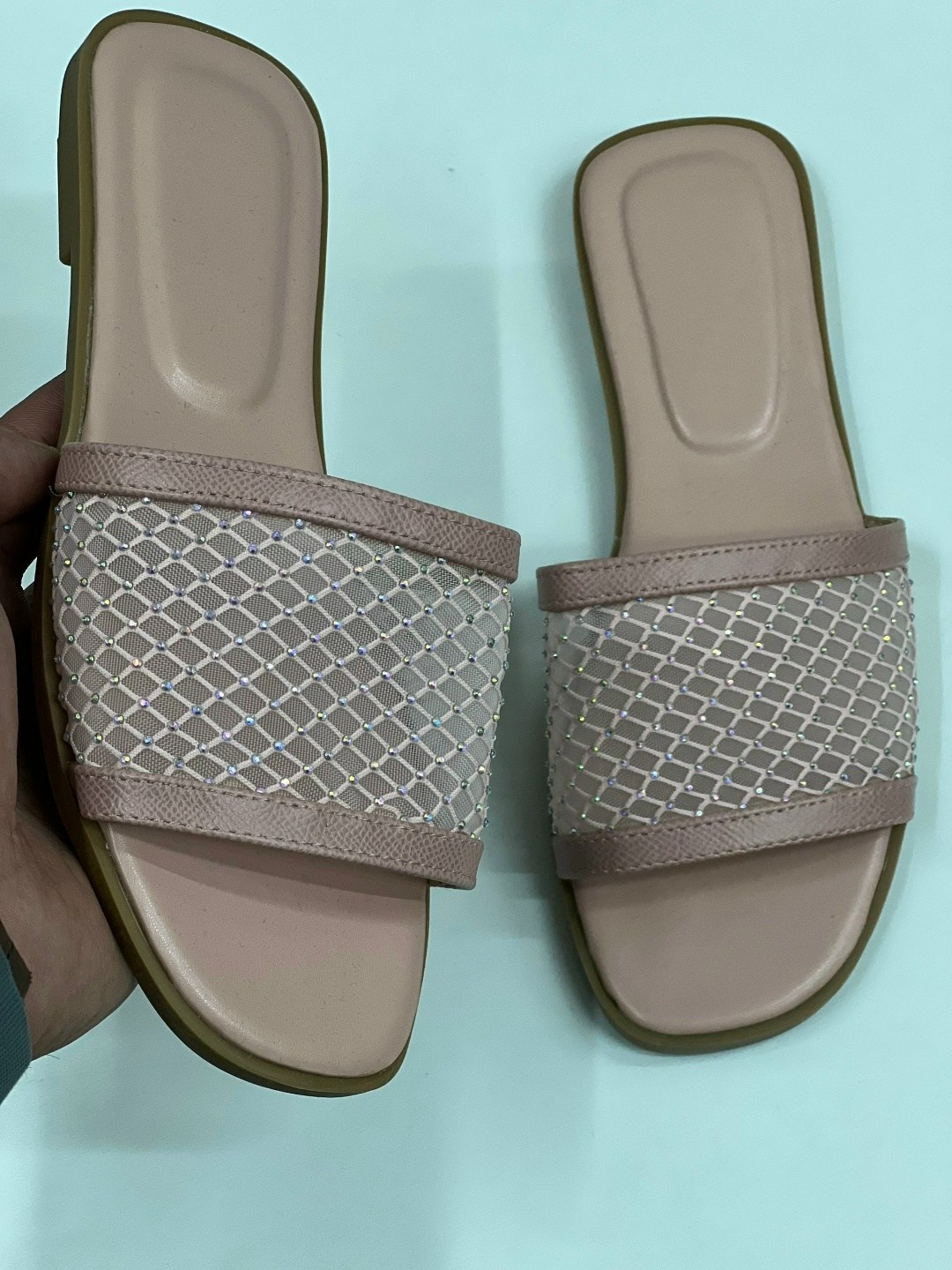 женские шлепанцы,,женские тапки,модные тапочки,модные шлепанцы