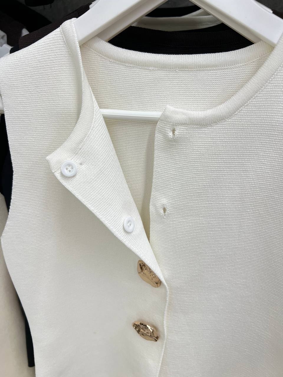 женский вязаный жилет,жилет для женщин,жилетка женская,жилет на пуговицах,жилетка трикотажная