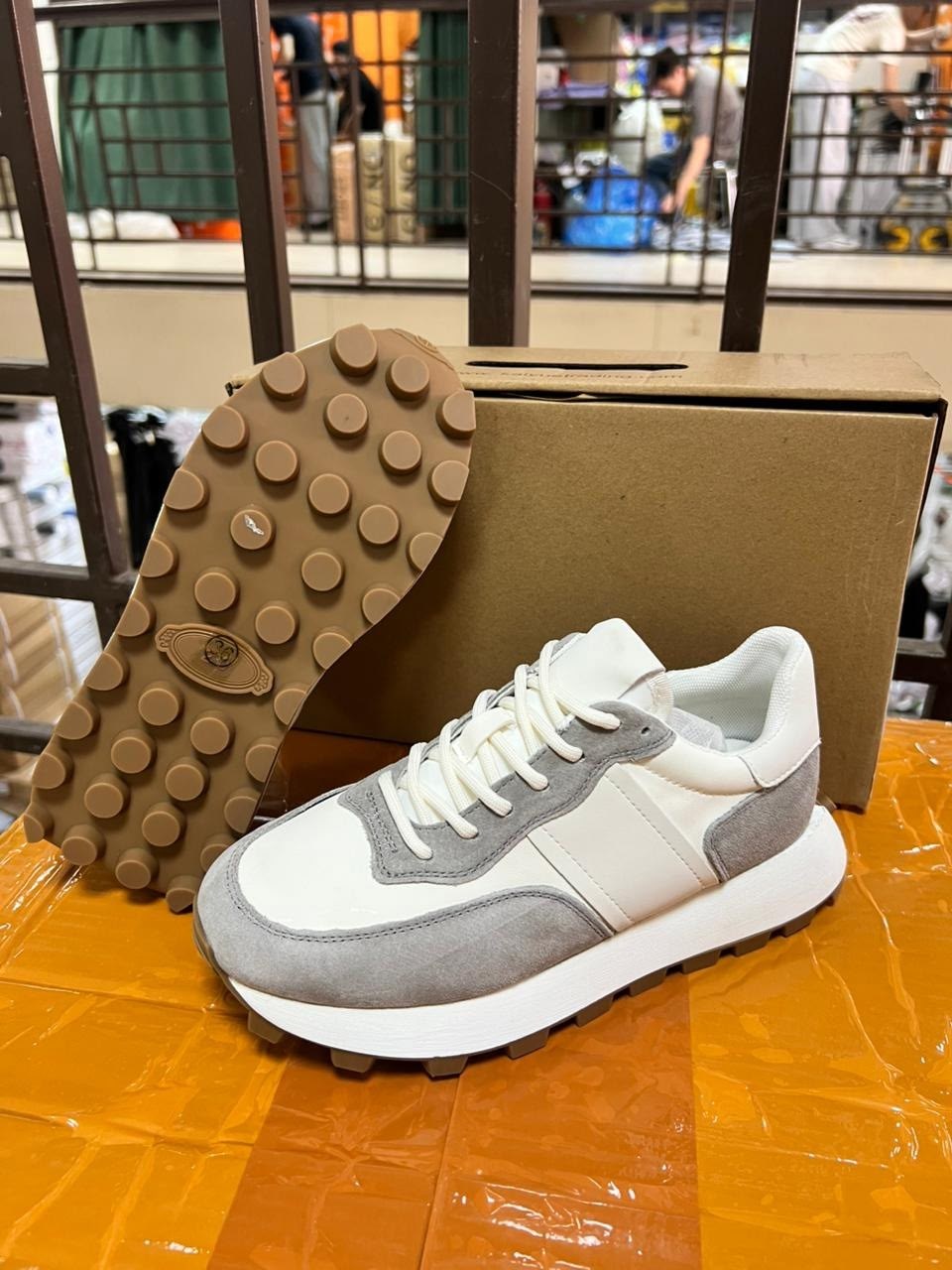 женские кроссовки,,повседневные кроссовки,стильные кроссовки,кроссовки модные