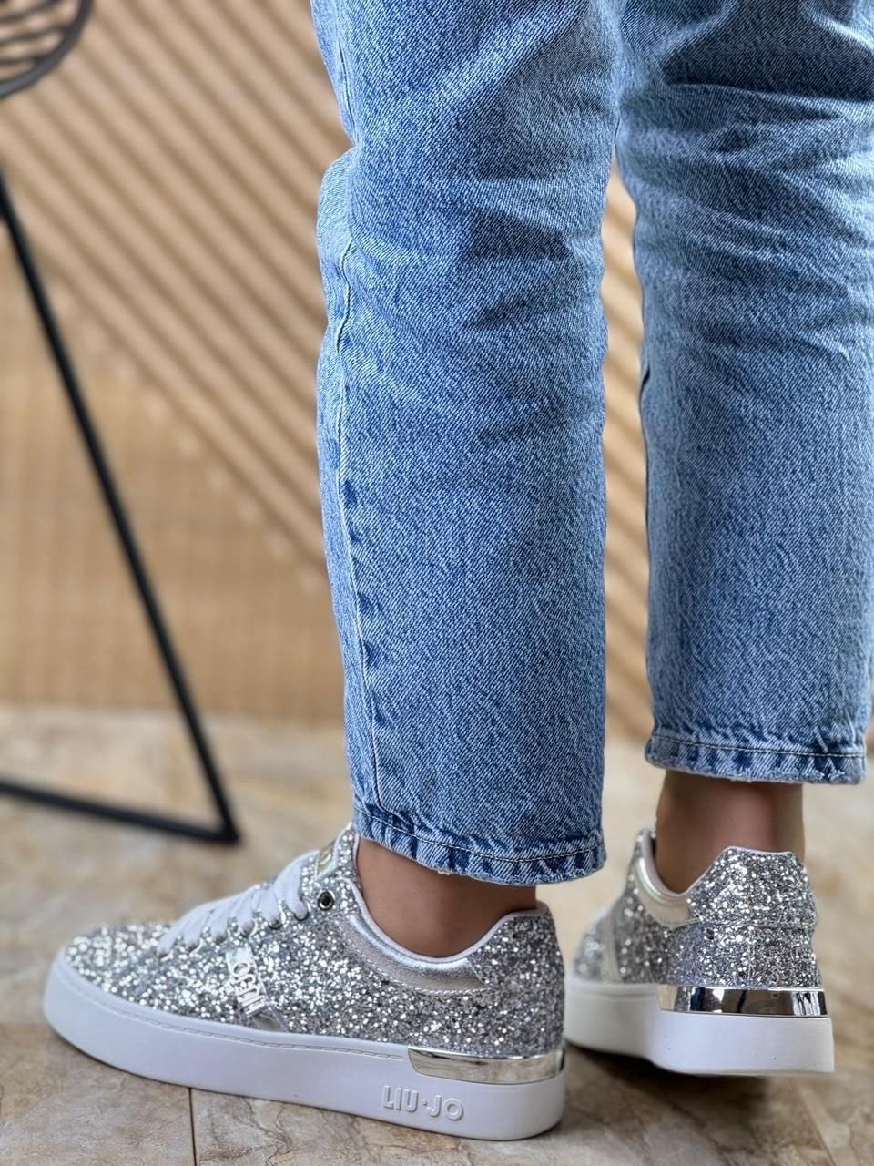 ,кроссовки женскиe,кроссовки со стразами,модная ,женская