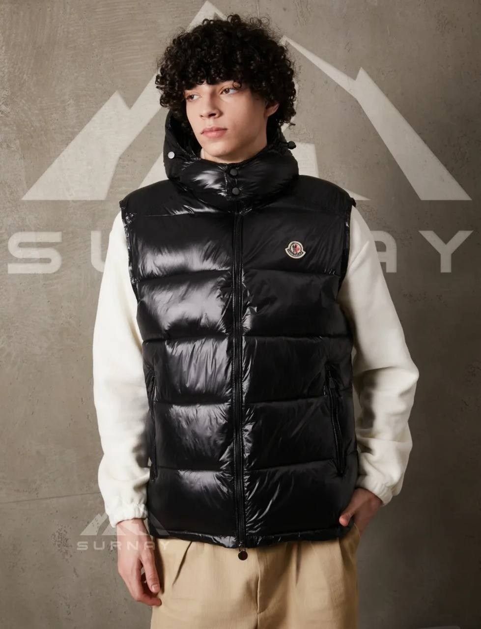 жилетка монклер,жилетка moncler,жилет moncler,жилетка монклер глянцевая,жилетка moncler черная утепленная c капюшоном