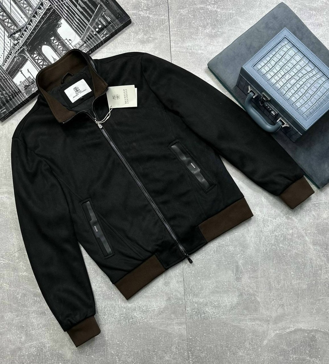 куртка бомбер,замшевая куртка мужская,замшевая куртка,куртка бомбер коричневый,замшевый бомбер brunello cucinelli