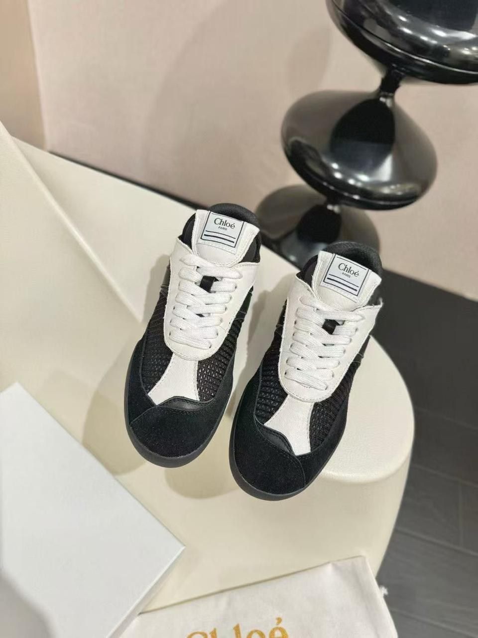 ,кроссовки женскиe,кроссовки стильные,модная женская ,современные кроссовки