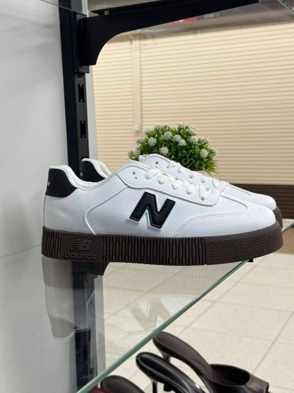 ,низкие кроссовки,кроссовки женскиe,кроссовки с логотипом,кроссовки кеды