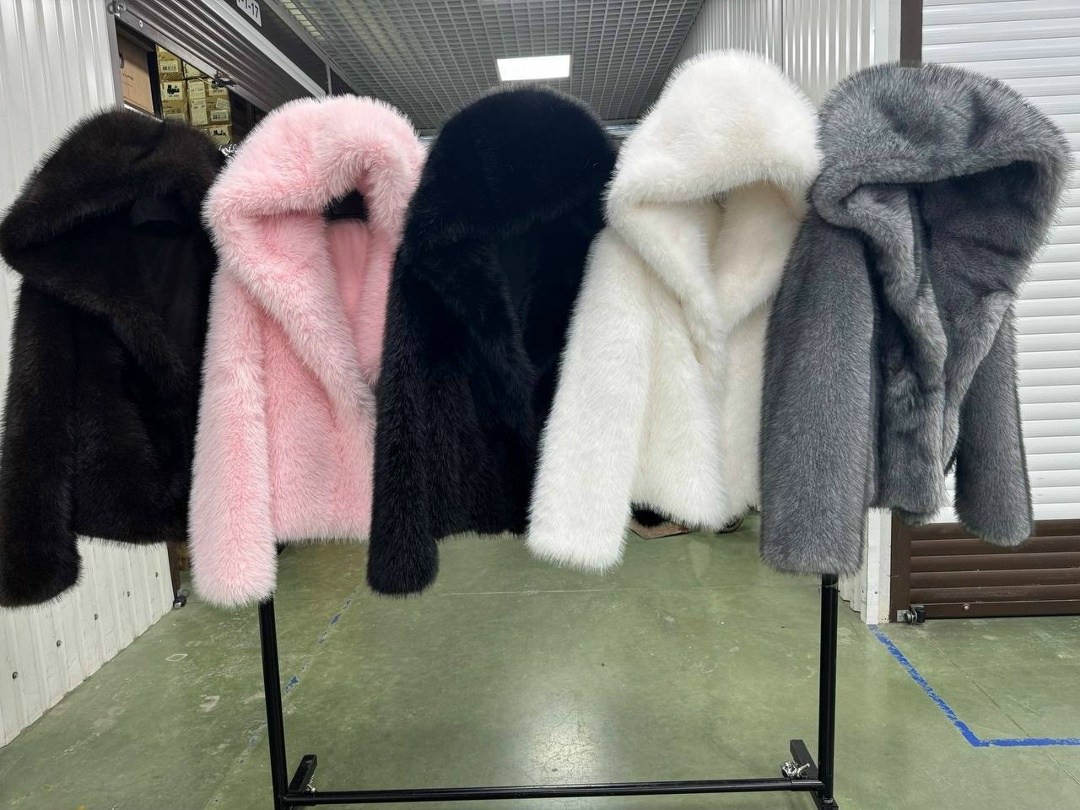 шуба с капюшоном,парка с мехом,женская шуба,меховая куртка,парка с меховым