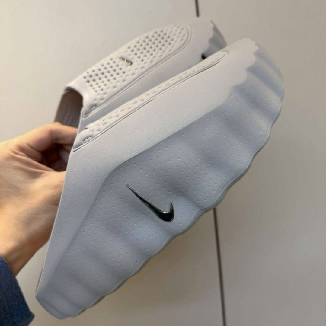 ,тапки модные,спортивная ,кроссовки nike,кроссовки тапки