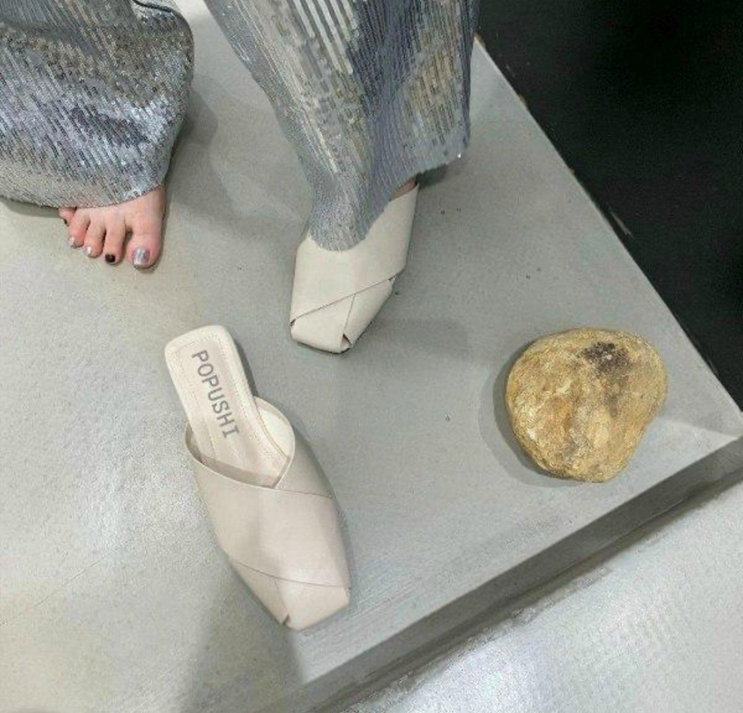 шлепанцы женские,мюли женские,модные шлепки,модные тапочки,модные шлепанцы