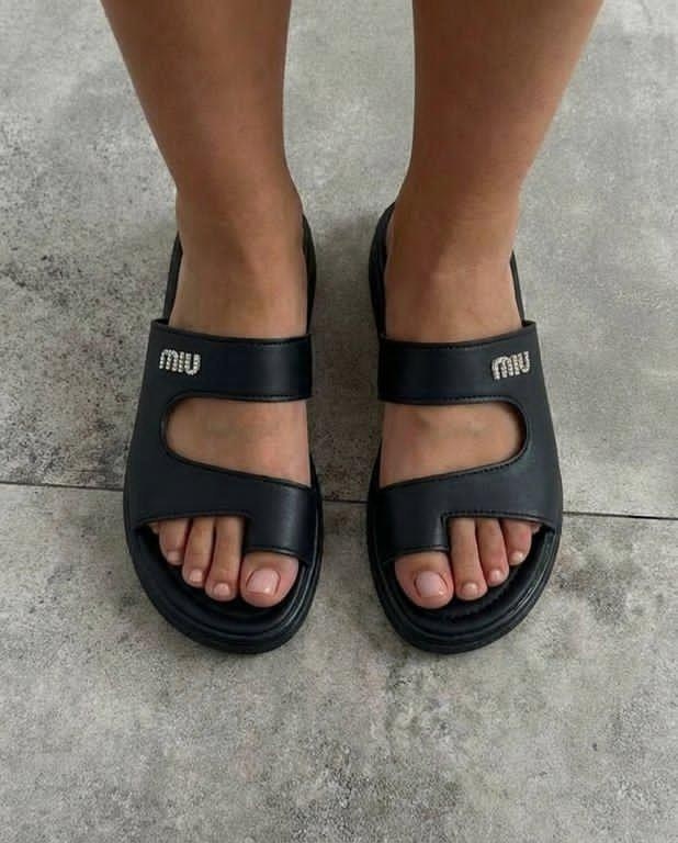 шлепанцы женские,женские шлепки,кожаные шлепки,модные шлепанцы,черные шлепанцы