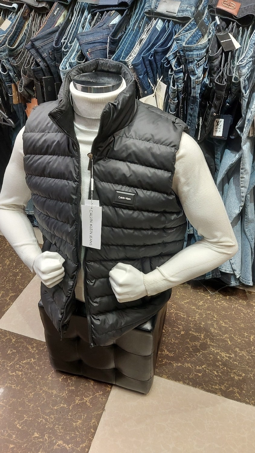 жилет мужской,мужские жилетки,жилетка кельвин кляйн мужская,жилетка хуго босс,мужская безрукавка