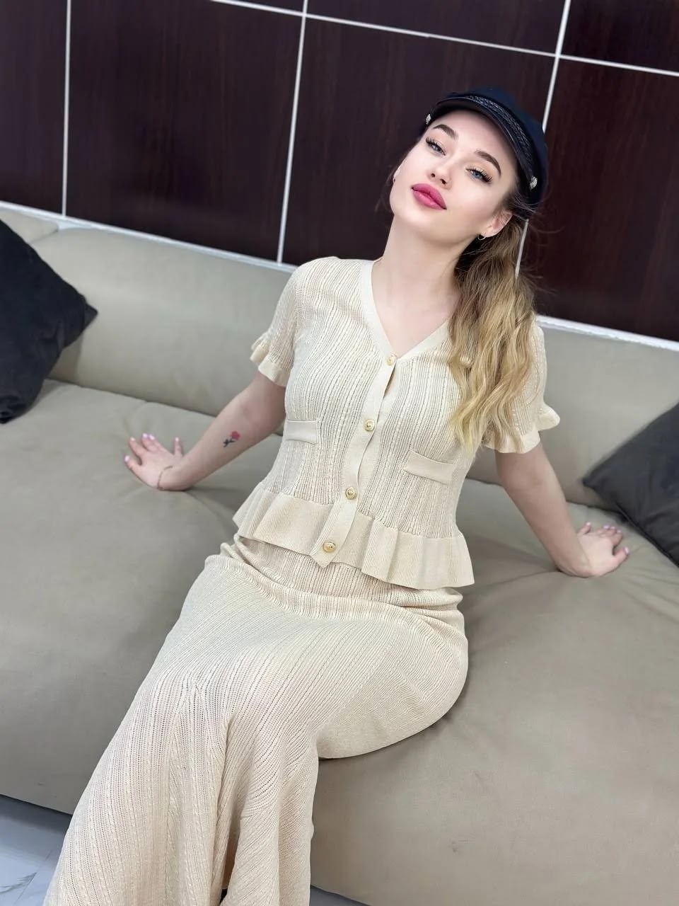 платья,девушка,красное платье,платье вязаное лапша,женские костюмы