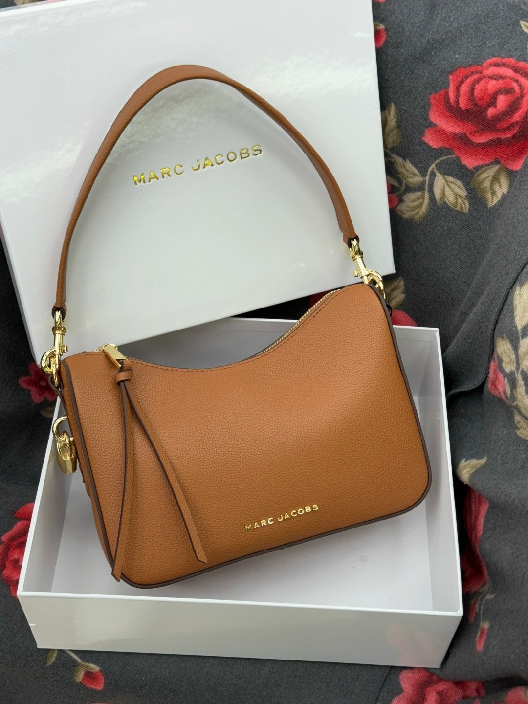 marc jacobs сумка женская,сумка marc jacobs натуральная кожа,marc jacobs сумка,сумка,сумка-хобо от marc jacobs из натуральной кожи