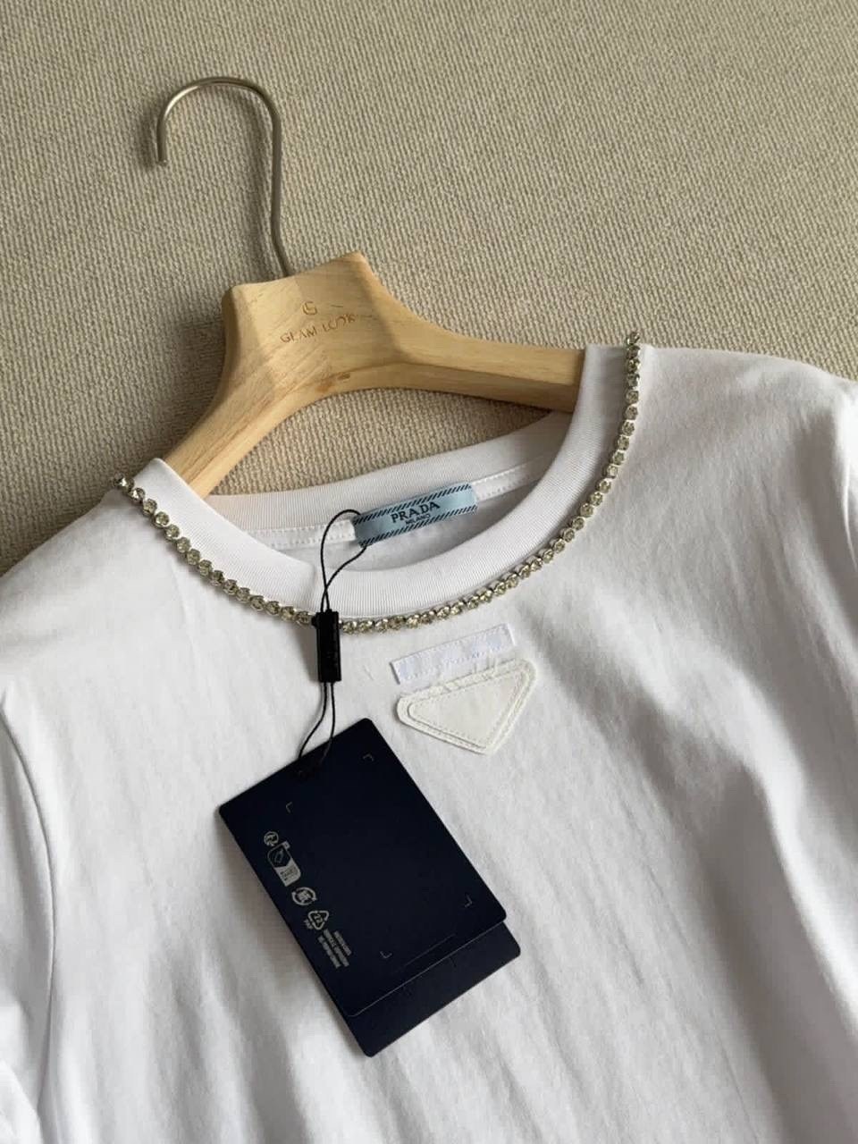 футболка оверсайз с цепочкой из страз sela,футболки женская,белая футболка женская,футболка оверсайз со стразам,футболка оверсайз