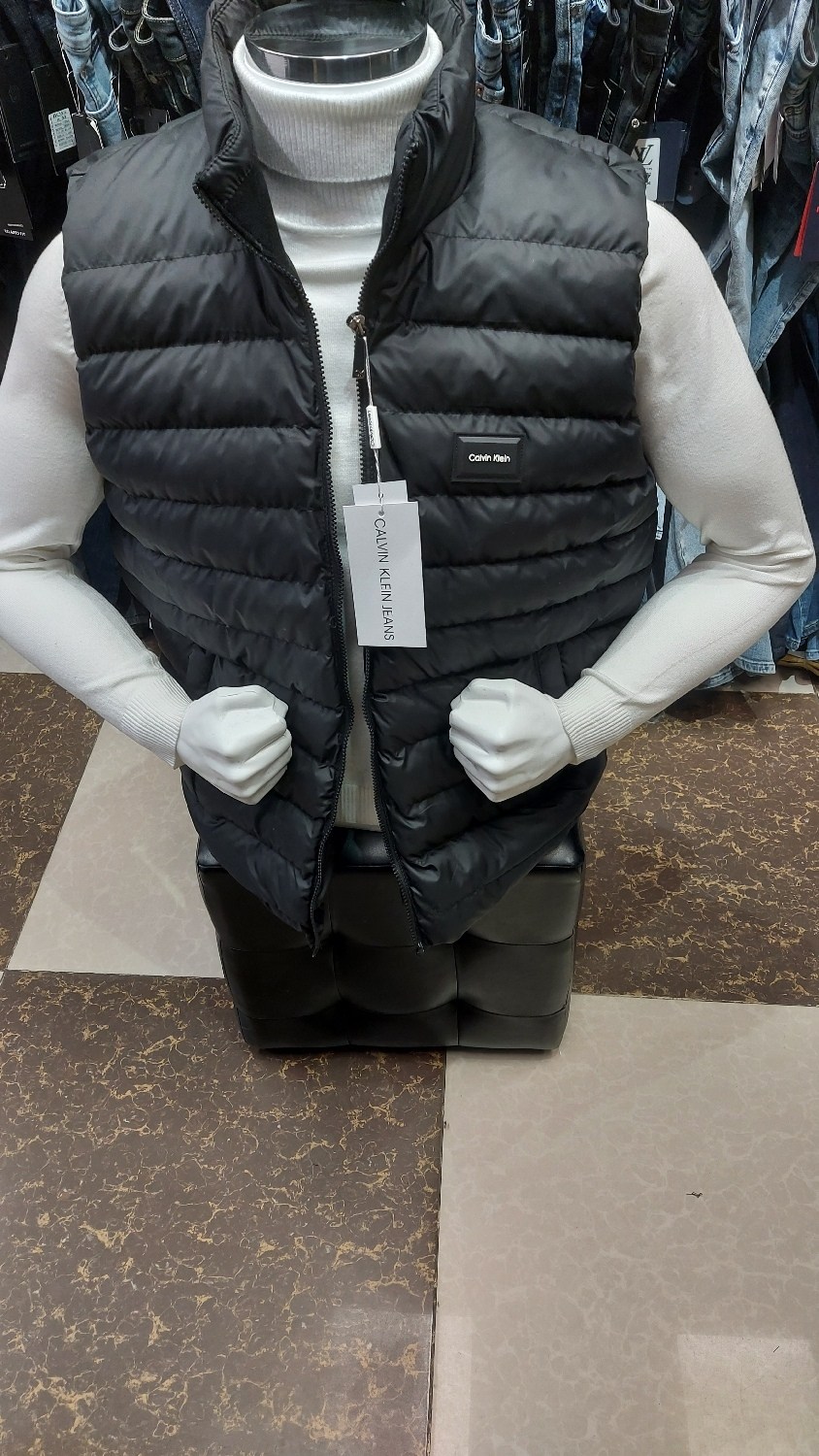 жилет мужской,мужские жилетки,жилетка кельвин кляйн мужская,жилетка хуго босс,мужская безрукавка