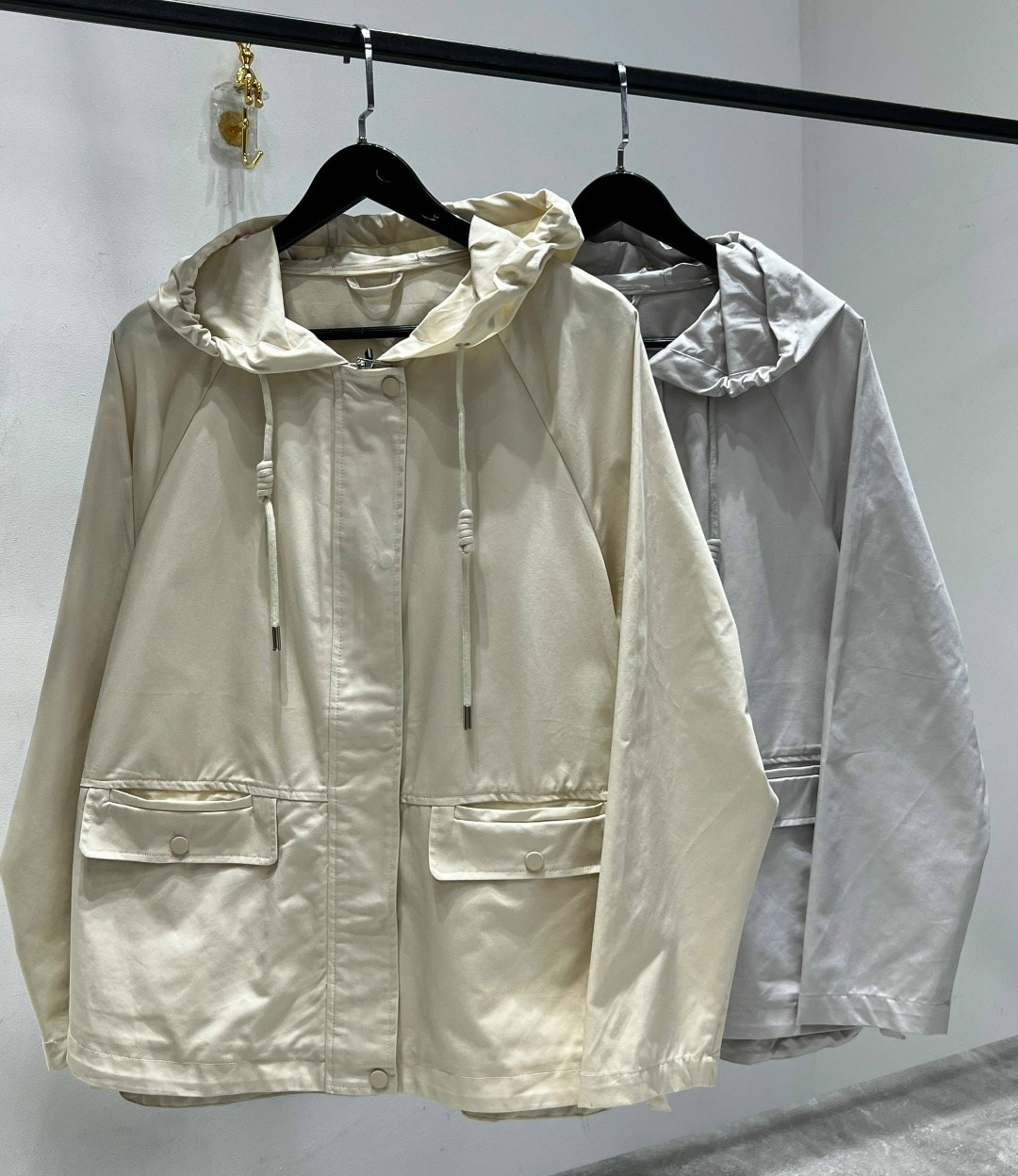 ветровка женская,ветровка женская с капюшоном,ветровка,ветровка удлиненная с капюшоном,легкая куртка