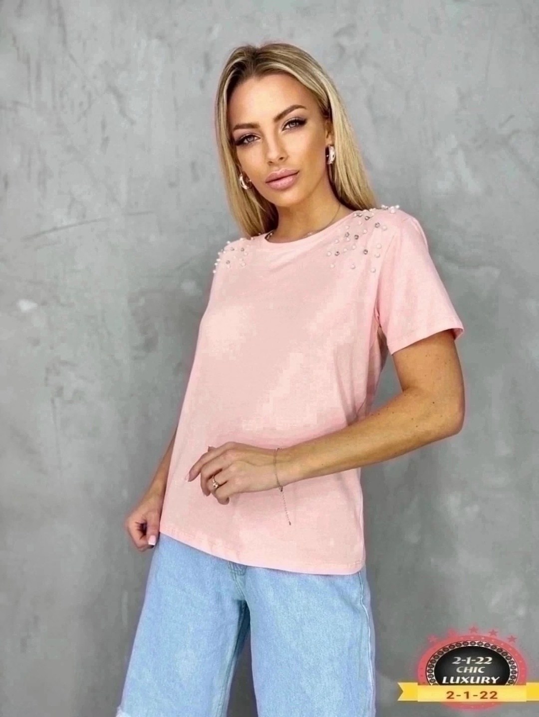 футболка с камушками,,футболка женская с камушками,женская футболка,футболка со стразами женская