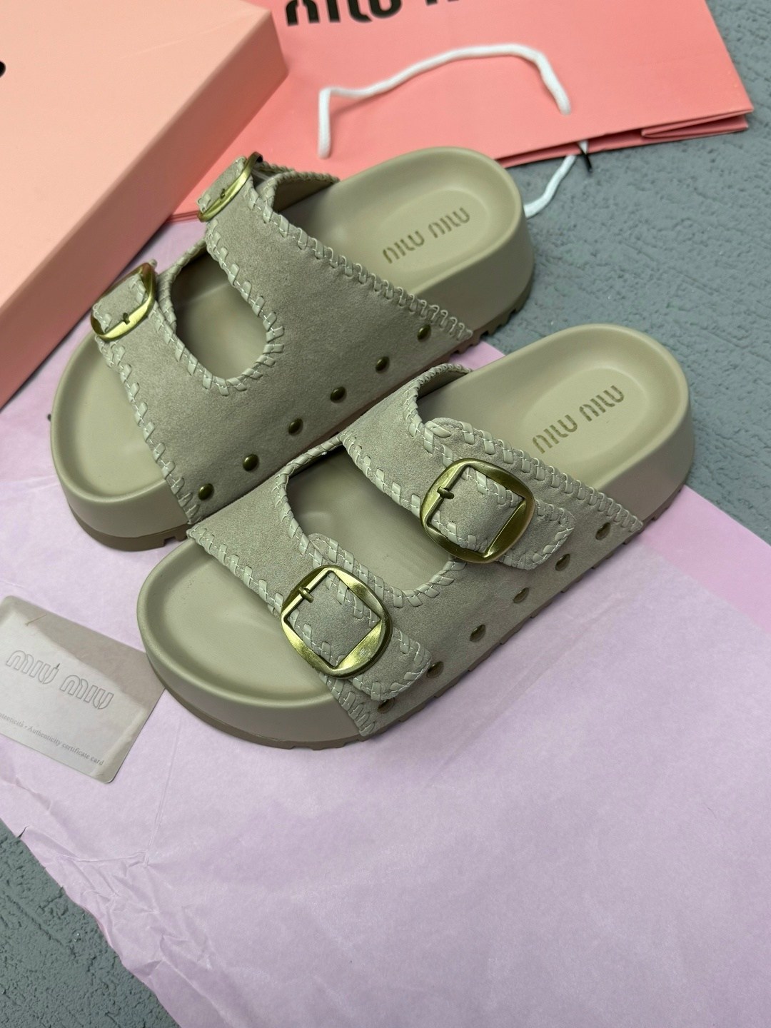 тапочки фенди,,женские шлепанцы,сандалии модные,женские сандалии