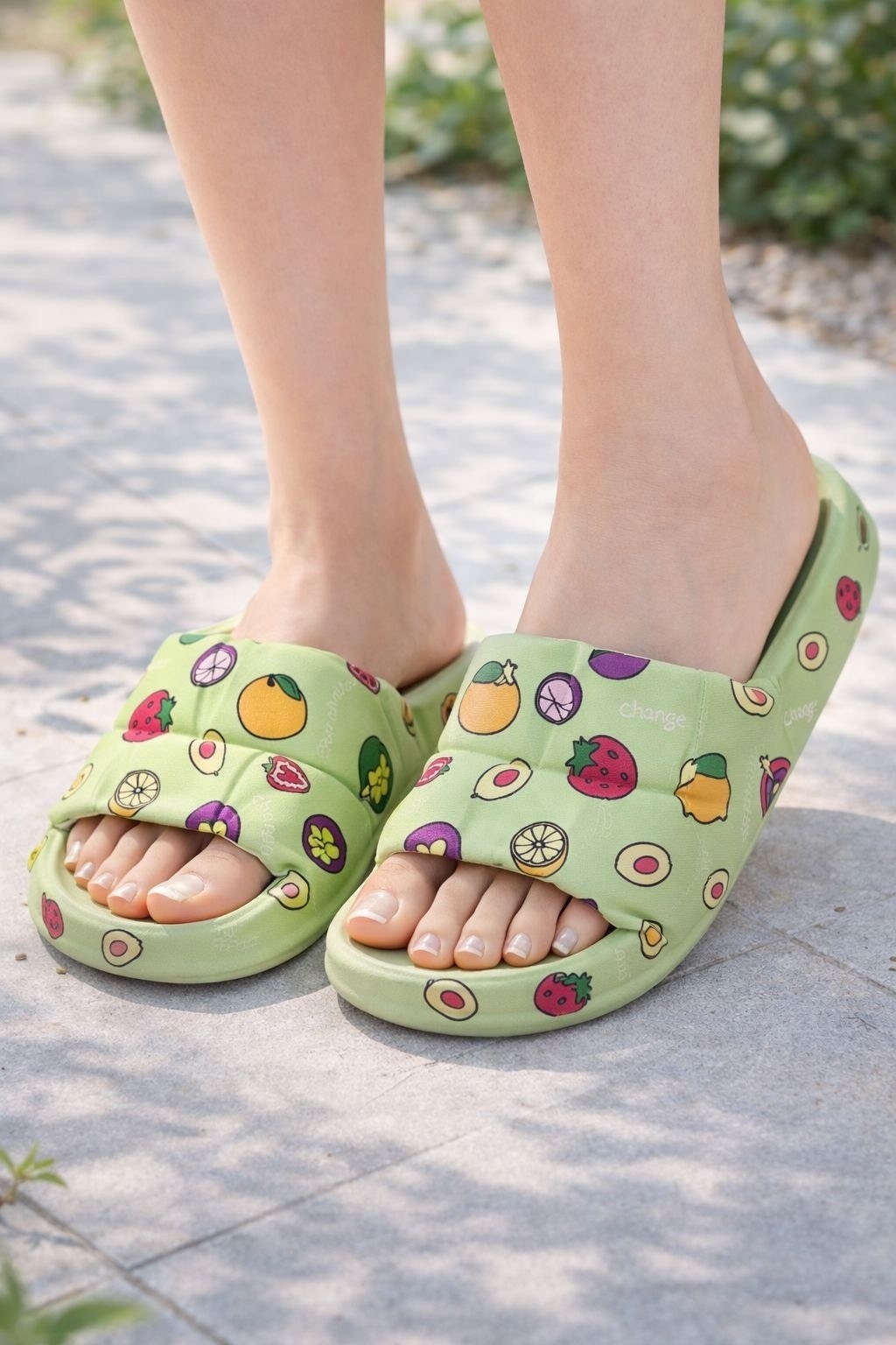 шлепанцы женские,,яркие шлепанцы,crocs classic,пляжная