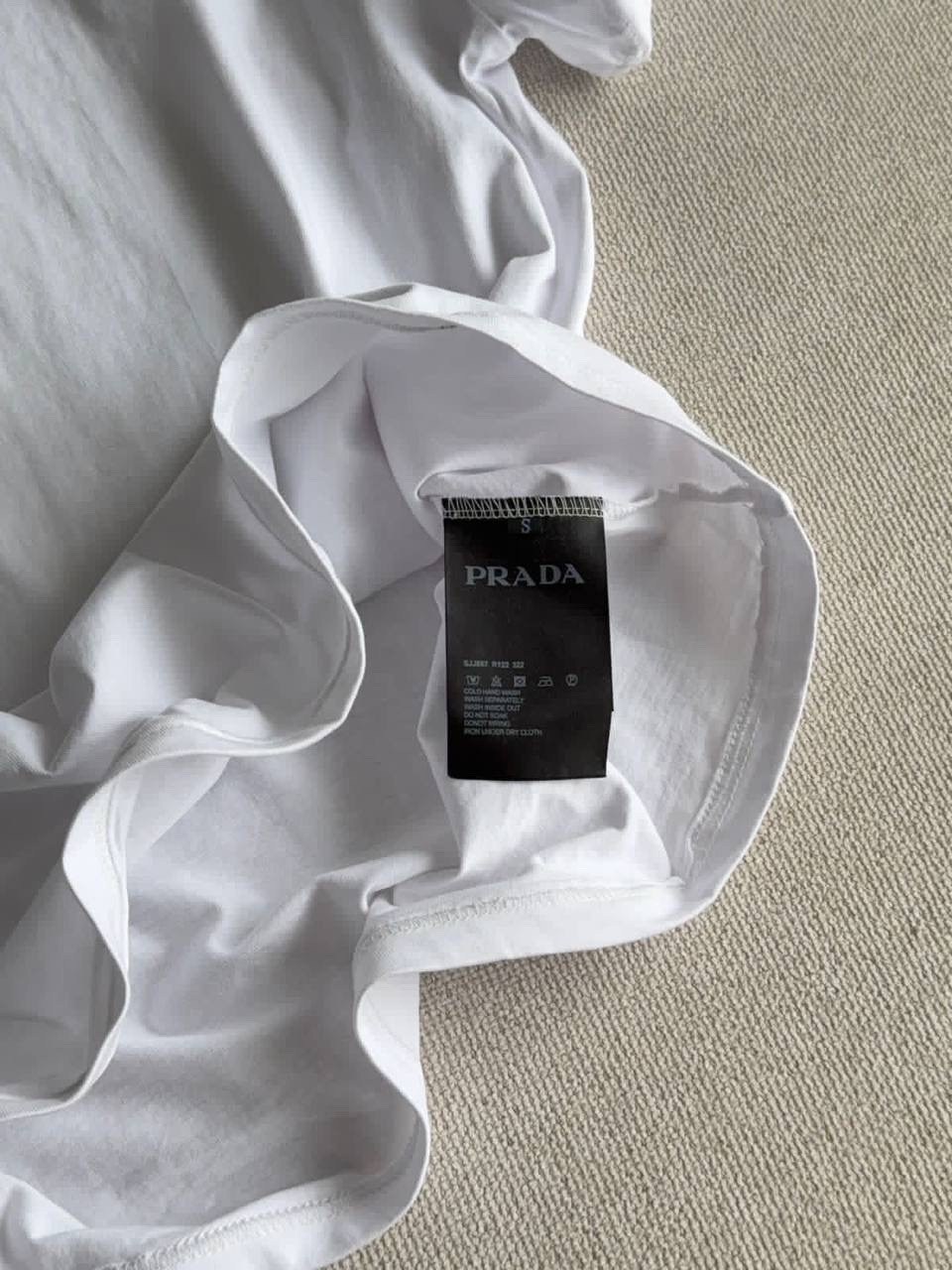 футболка оверсайз с цепочкой из страз sela,футболки женская,белая футболка женская,футболка оверсайз со стразам,футболка оверсайз