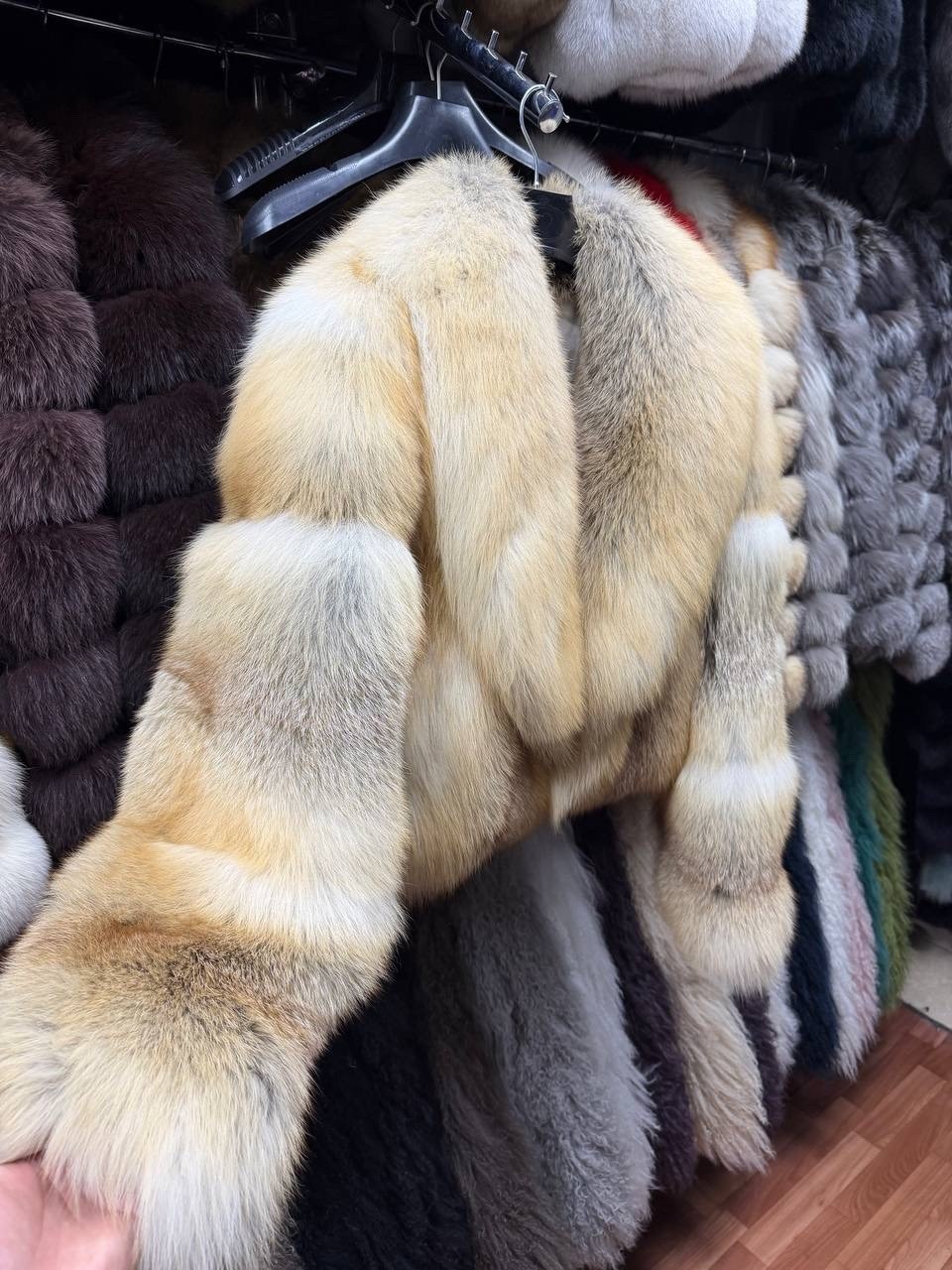 шуба из лисы,женская шуба из меха енота,шуба из меха лисы,натуральная шуба из лисы,короткая шуба из рыжей лисы