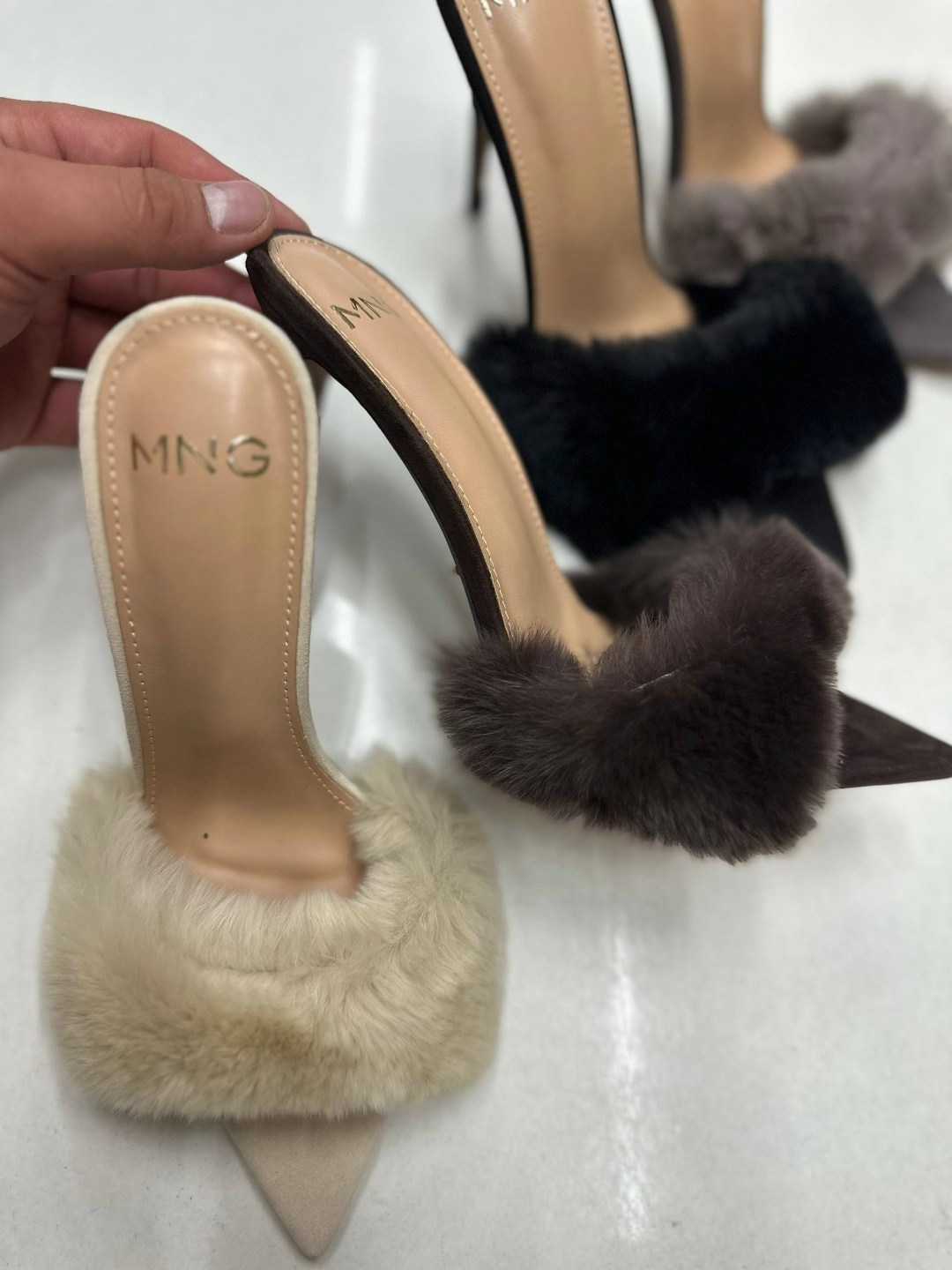 тапочки на каблуке,босоножки с мехом на каблуке,,меховые туфли,меховая
