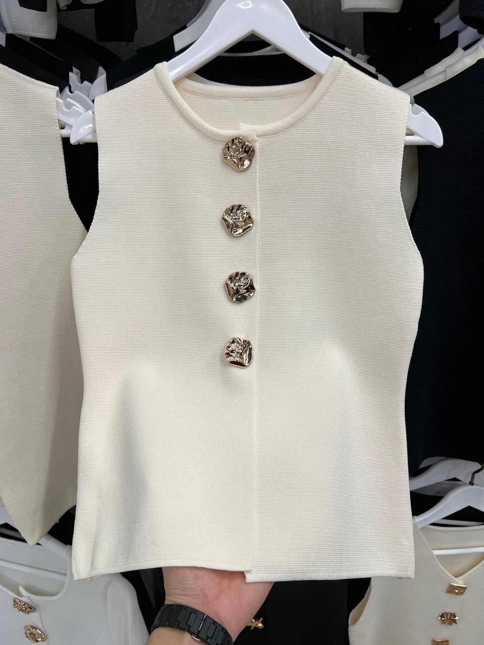 женский вязаный жилет,жилет для женщин,жилетка женская,жилет на пуговицах,жилетка трикотажная