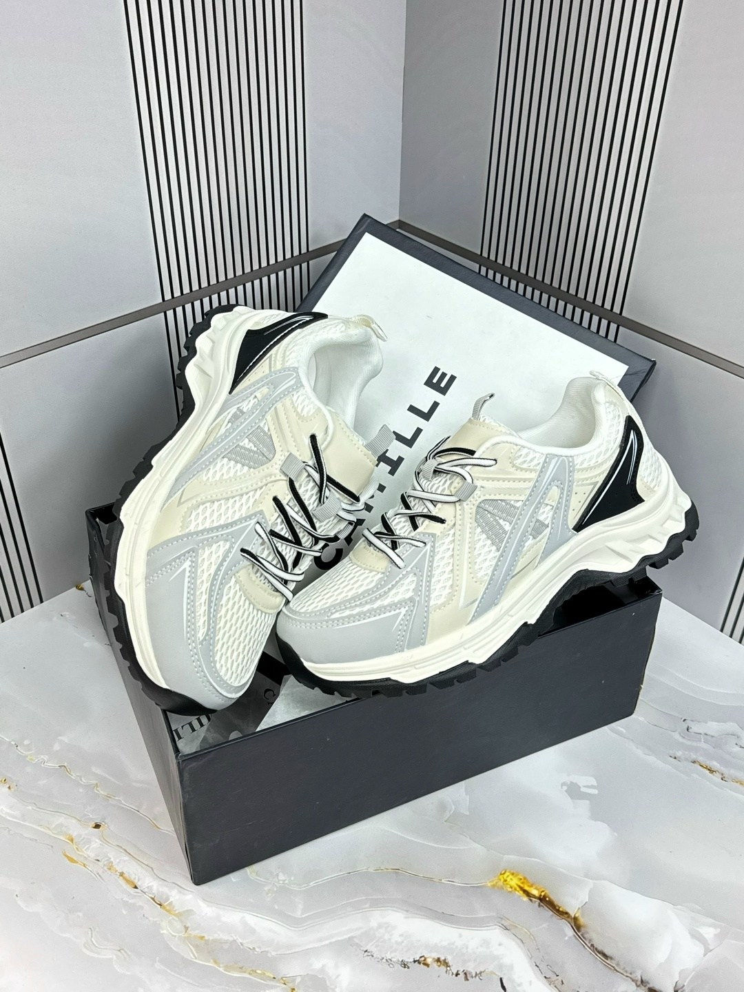 женские кроссовки,повседневные кроссовки,кроссовки модные,кроссовки для женщин,массивные кроссовки