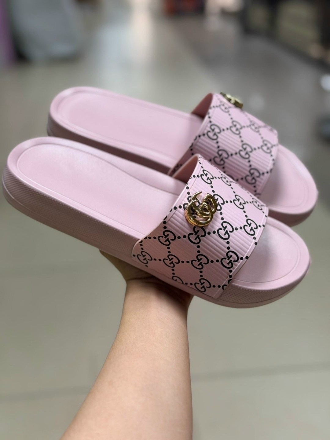 ,шлёпки гуччи женские,резиновые тапочки гуччи,шлепанцы gucci женские,тапки гуччи