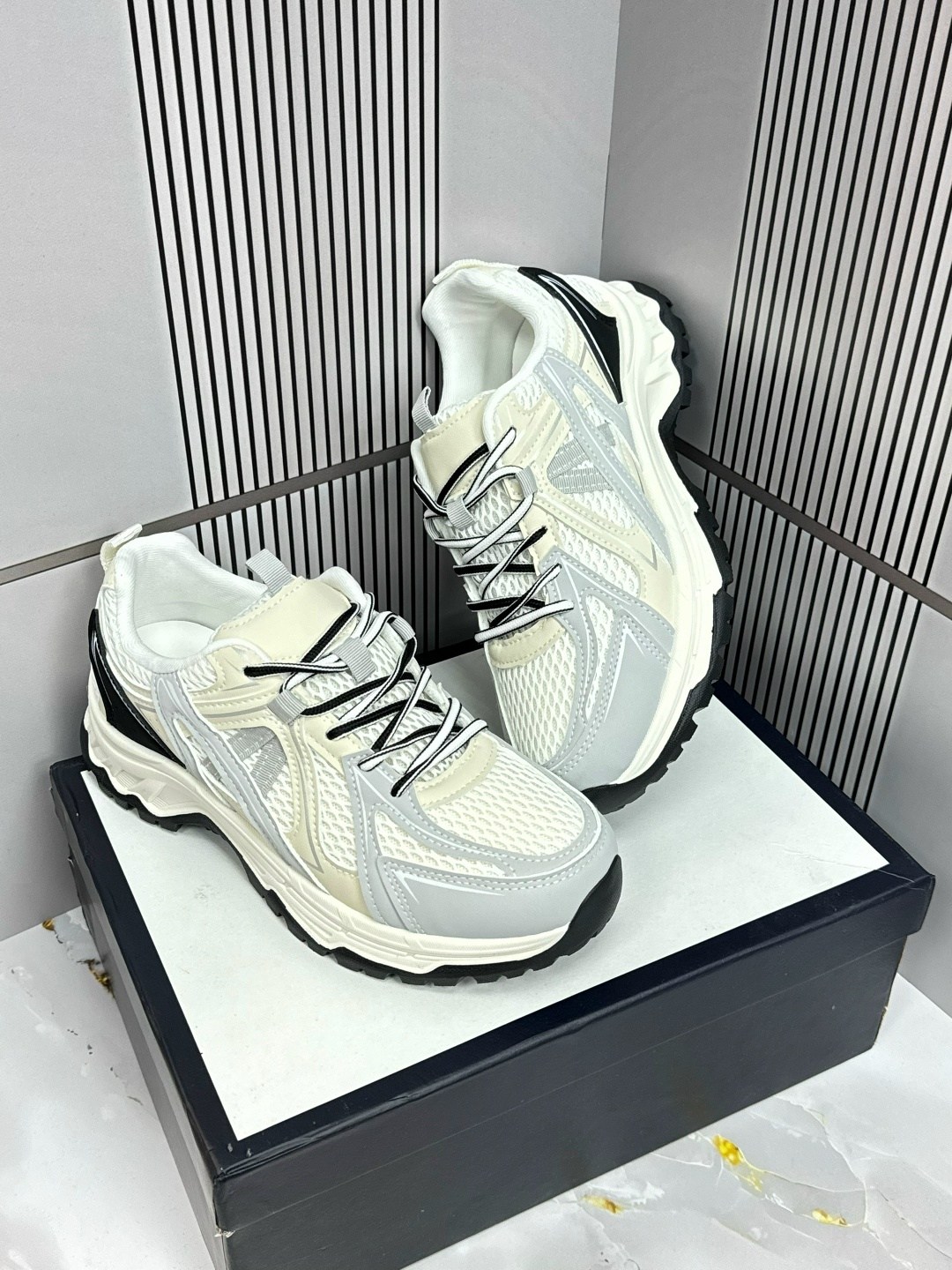 женские кроссовки,повседневные кроссовки,кроссовки модные,кроссовки для женщин,массивные кроссовки