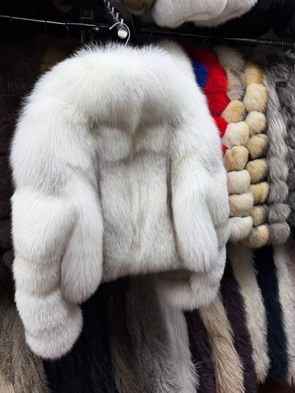 женская шуба из натурального лисьего меха,женская шуба,женская куртка из натурального лисьего меха,меховая куртка леди,меховое пальто