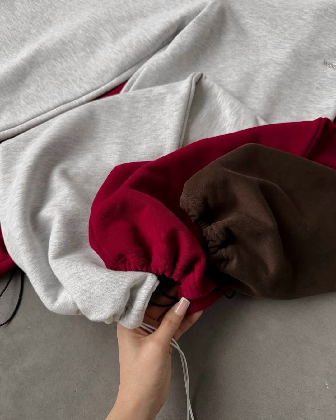 брюки розовые,светло-розовые женские джоггеры dreskod dk02 22,светло-розовые джоггеры dreskod,розовые спортивные штаны,брюки свободные