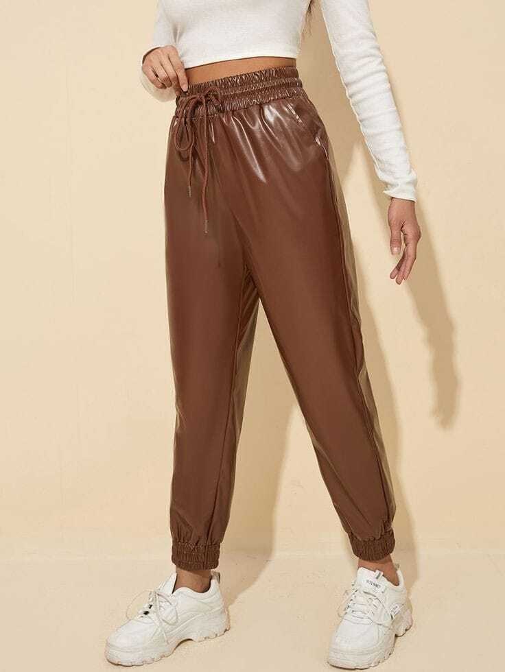 джоггеры женские,брюки джоггеры кожаные,джоггеры женские кожаные,кожаные джоггеры и боди,кожаные джоггеры