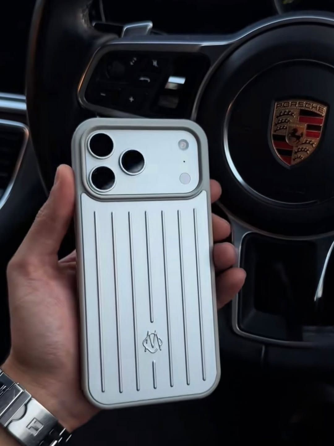 чехол для смартфона apple rimowa серебристый алюминиево-магниевый сплав,rimowa iphone case aluminum silver for iphone 15 pro,чехол для iphone 17 pro max,чехлы для iphone,iphone 17 pro max