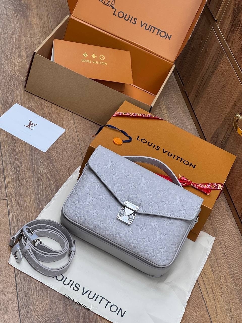 louis vuitton женская сумка,сумка louis vuitton,сумка louis vuitton pochette metis,louis vuitton pochette,louis vuitton сумка на плечо