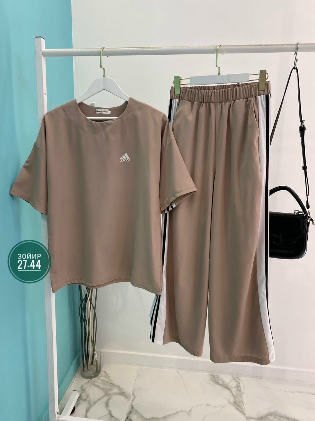 женские костюмы спортивные,костюм спортивные женские костюмы,костюм с лампасами женский в спортивном стиле,костюм двойка женская,костюм двойка спортивный женский