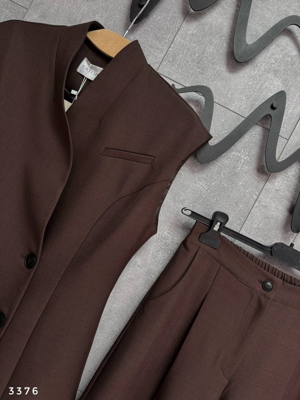 костюм двойка жилетка с объемными плечами+ брюки,брючный костюм женский,брючный костюм,брючный костюм с жилетом,костюм брючный с жилетом шоколадно-коричневый