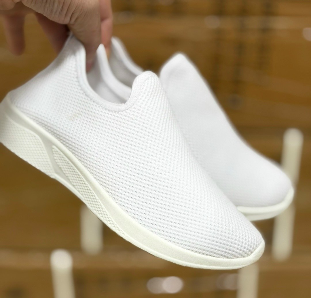 ,кроссовки женские,кроссовки мужские летние белые без шнурков,слипоны женские,спортивная