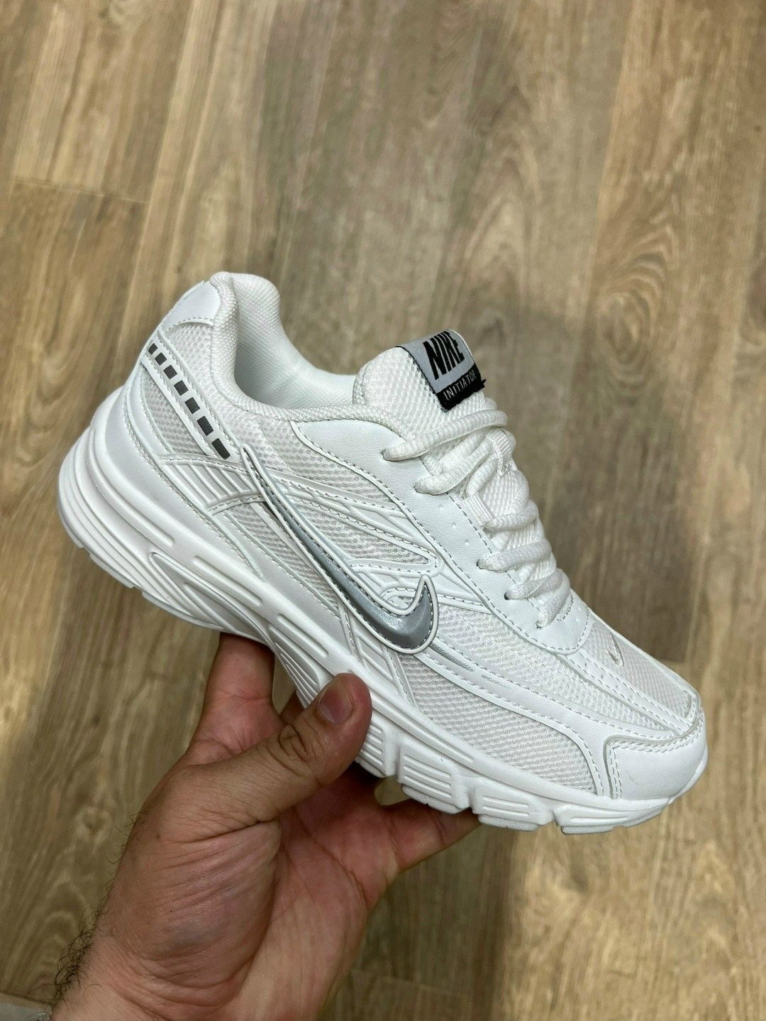 кроссовки nike initiator,кроссовки nike,кроссовки мужские nike initiator бежевые hj7683-072,мужские беговые кроссовки initiator от finish line nike бежевый,женские кроссовки nike