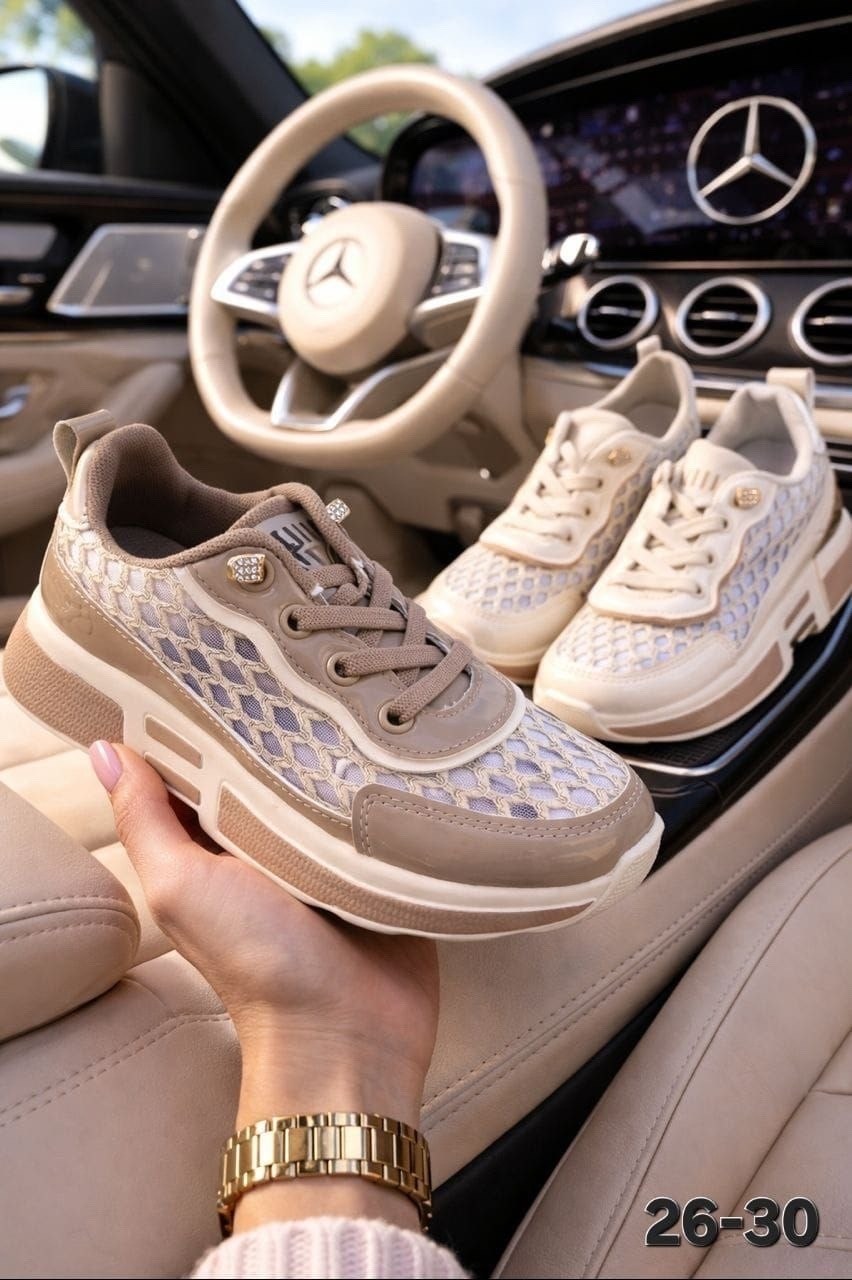 кроссовки женскиe,,кроссовки для женщин,кроссовки мода,кроссовки модные