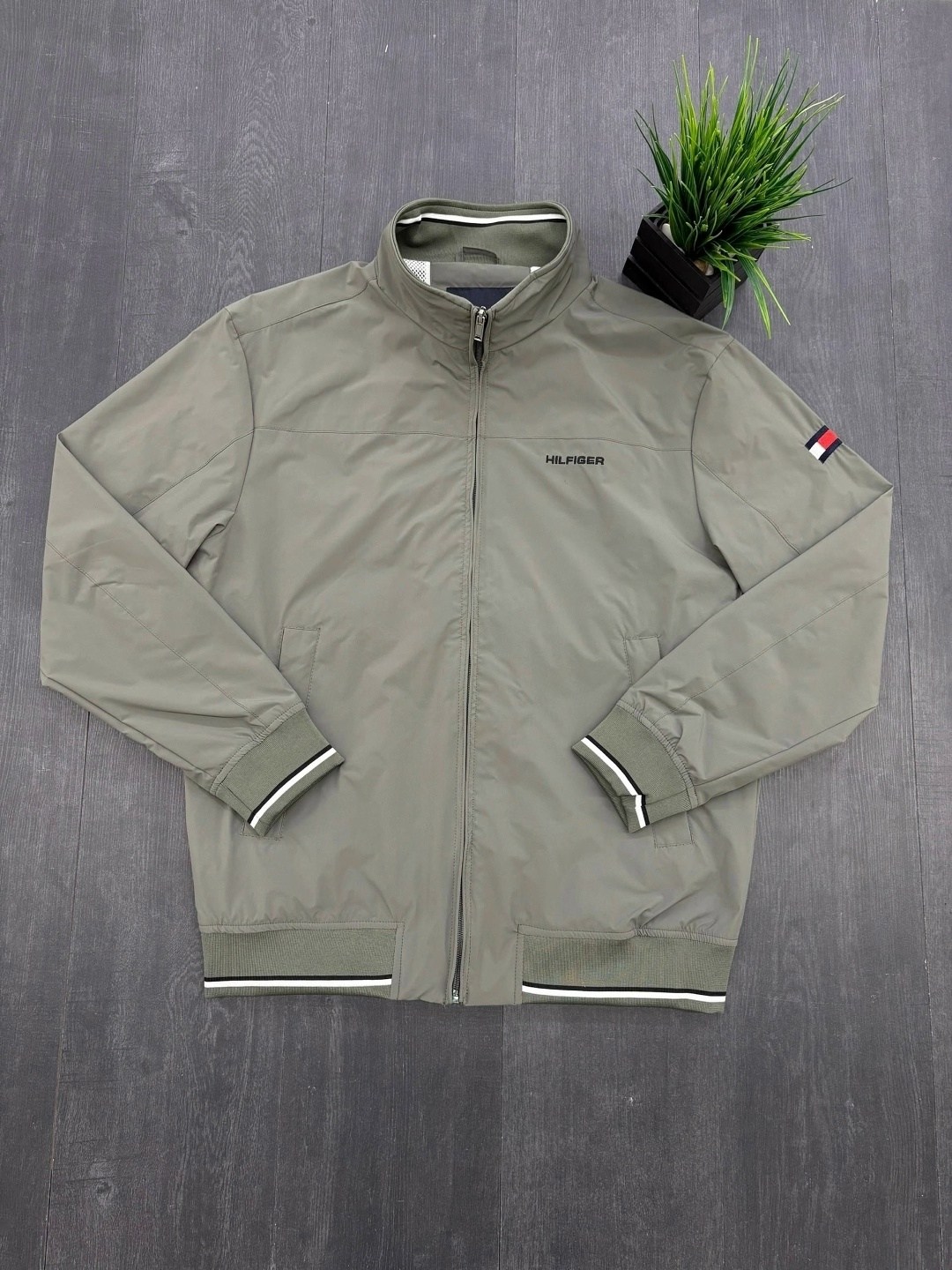 куртка tommy hilfiger мужская,демисезонная куртка,ветровка tommy hilfiger,демисезонная куртка спортивная,ветровка мужская