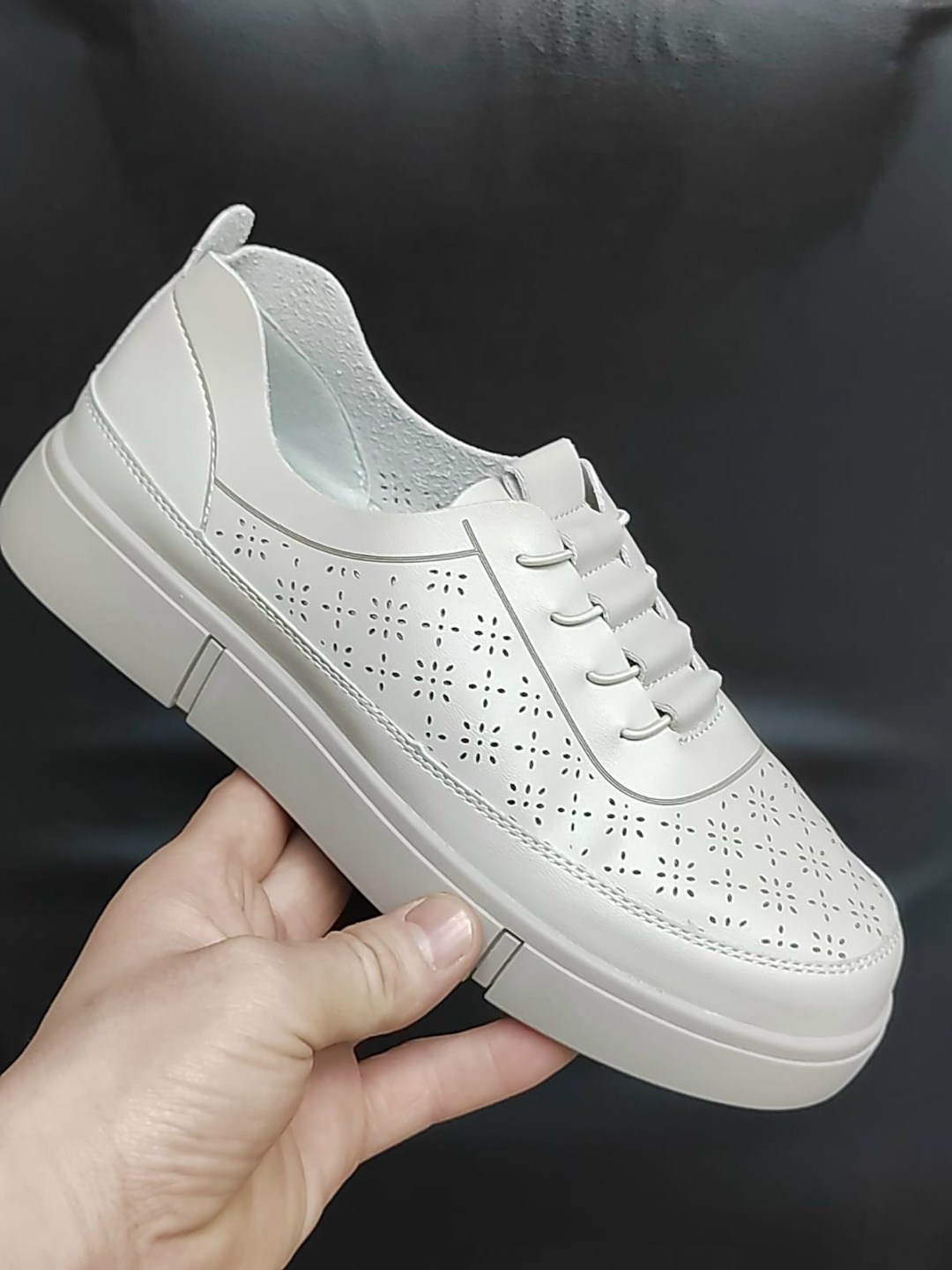 ,женские кроссовки,кеды женски,кроссовки с перфорацией женские,женские кеды