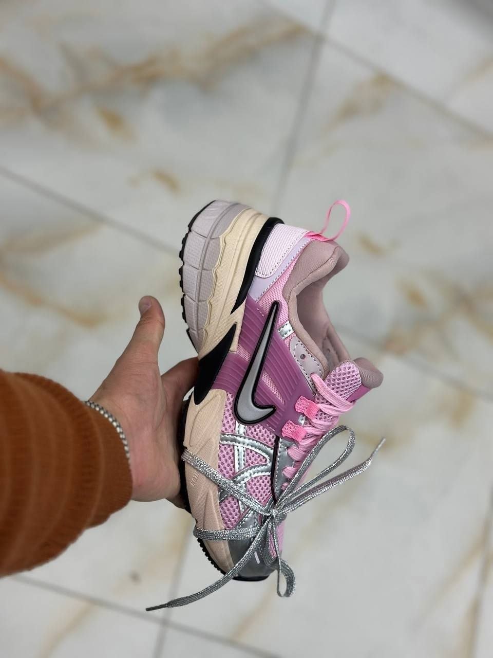 кроссовки женские nike,кроссовки nike,кроссовки nike v 2 k run,кроссовки для бега v2k run женские с низким верхом серебристо-розовые nike,кроссовки