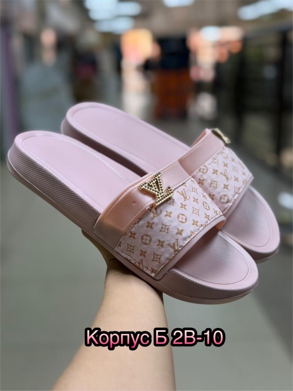 шлепанцы луи виттон белые,шлепанцы луи виттон,,женские белые шлепки louis vuitton,louis vuitton шлепанцы
