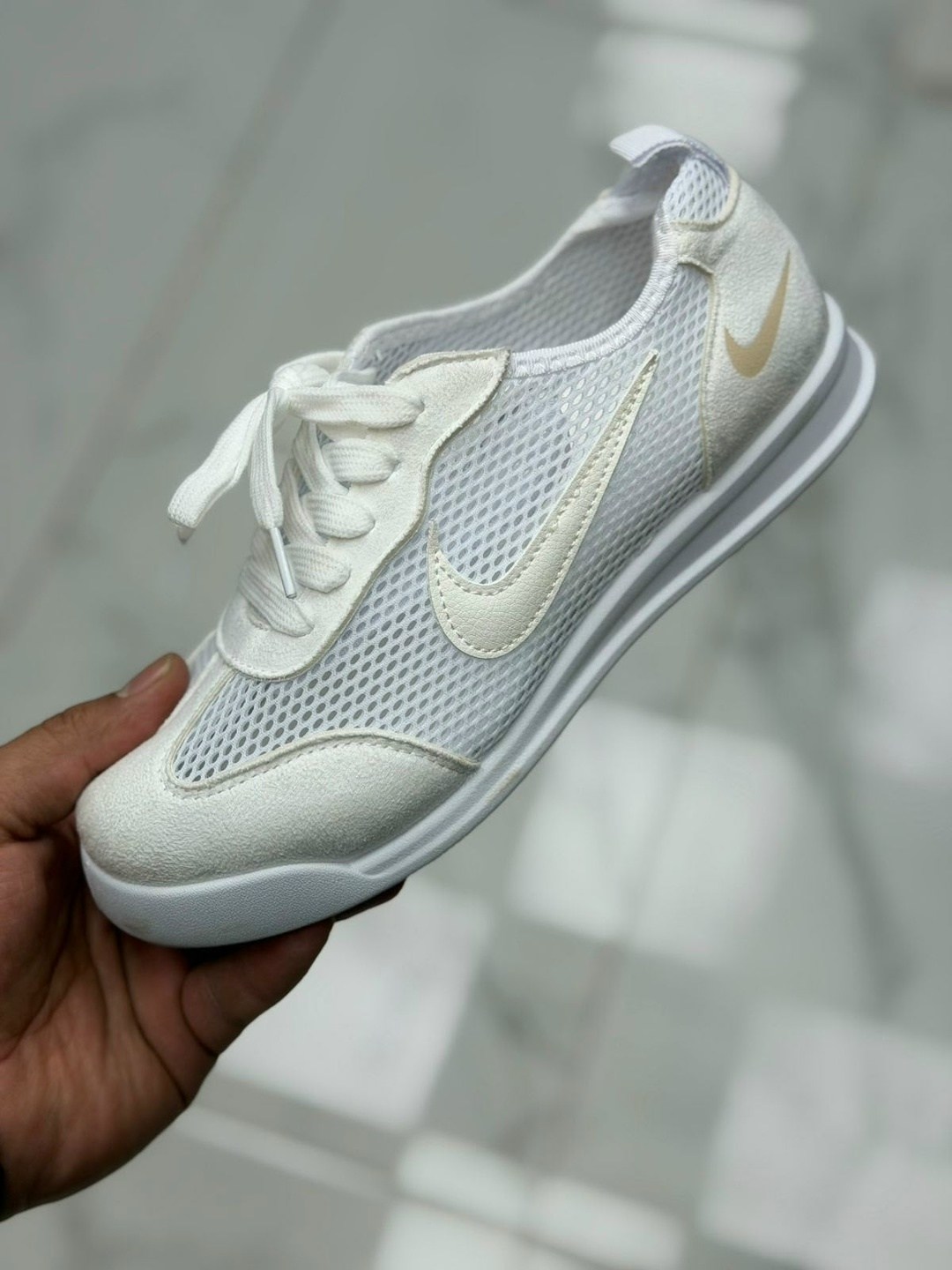 кроссовки,кроссовки nike,кроссовки найк мужские черные с белой подошвой,кроссовка,найк с клевером