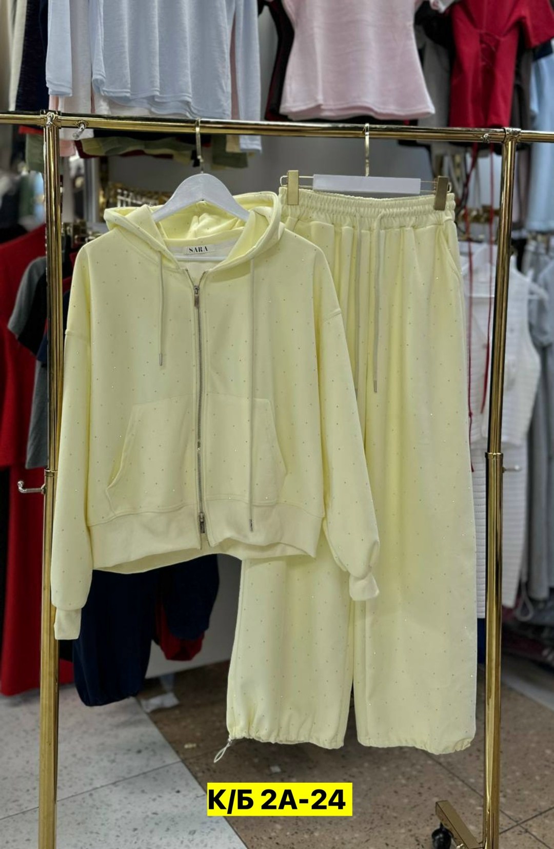 женские костюмы,женский спортивный костюм,костюм бежевый,костюм на флисе,белые костюмы