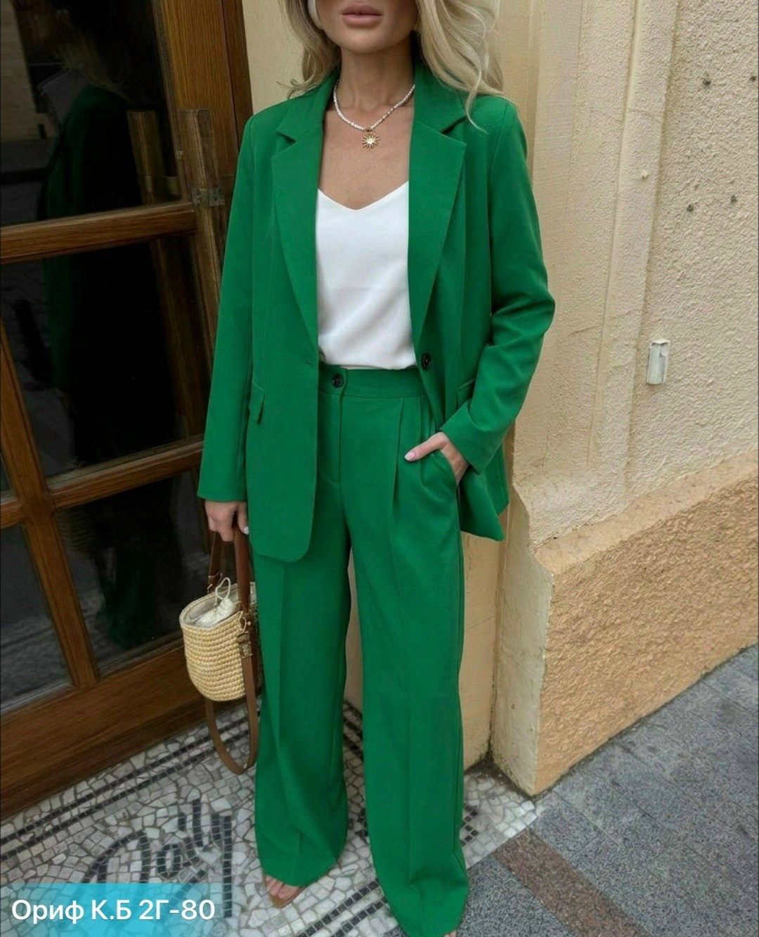 брючный костюм зеленого цвета,зелёный костюм брючный,женский брючный костюм,брючный костюм dilana vip 1992 зеленый,женский зеленый костюм